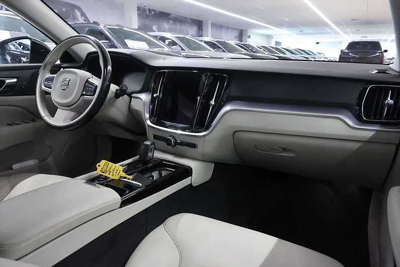 Volvo V60 Recharge T6 AWD 340hk Inscription Exp Läder Keyless Drag PDC