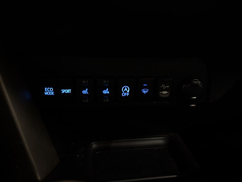 Toyota RAV4 2.0 AWD Navi Keyless Drag Kamera 2015, vit – bild 13 av 24, begagnad hos Niber i Järfälla