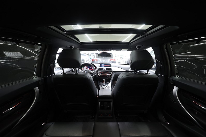 BMW 320d xDrive Touring 190hk *Hjulkampanj!* M Sport Pano HUD H/K Keyless Drag