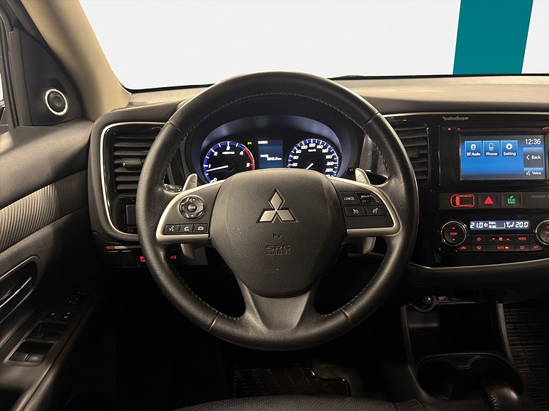 Mitsubishi Outlander DI-D 4WD 7-sits Drag Kamera 2015, vit – bild 16 av 23, begagnad hos Niber i Järfälla