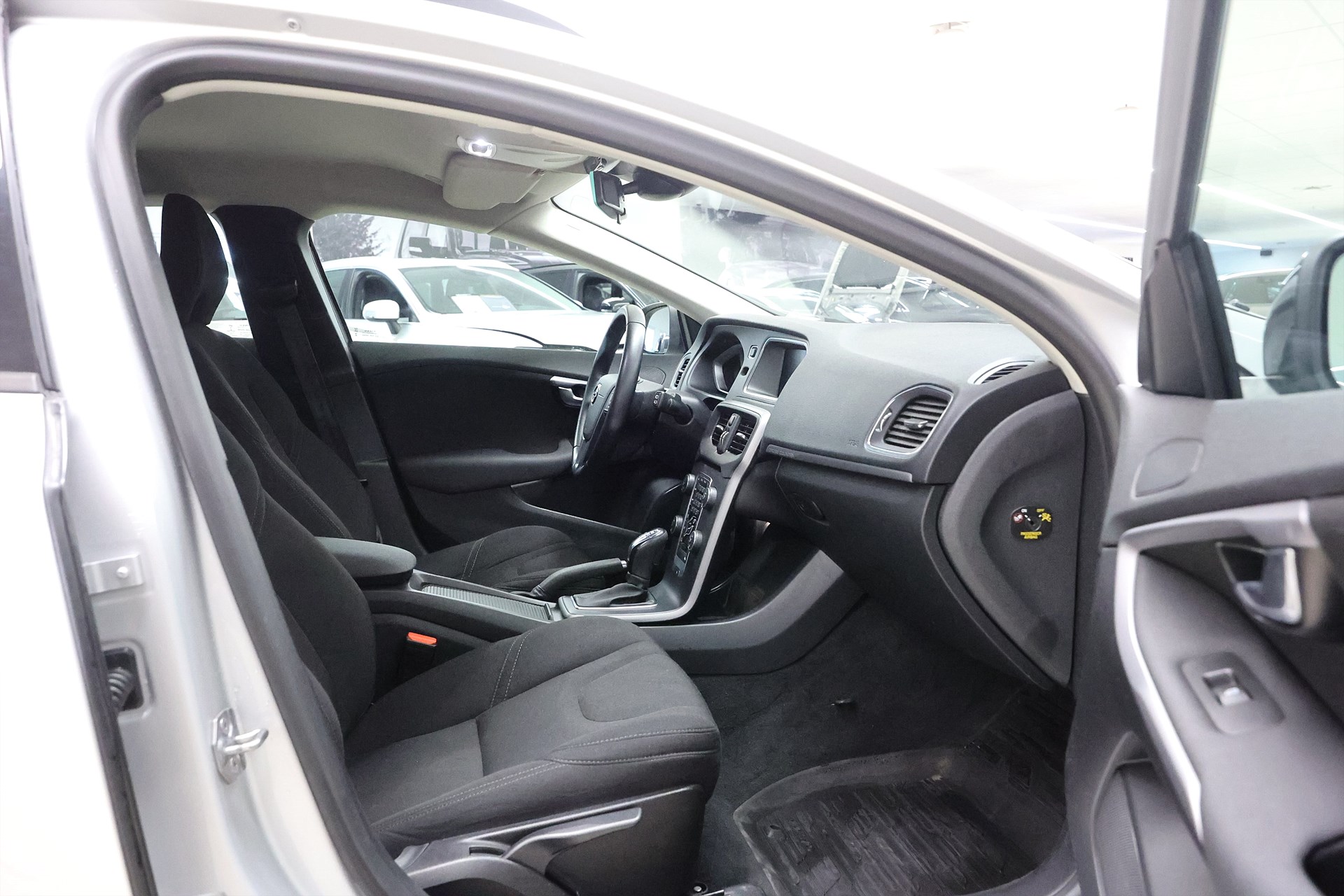 Volvo V40 Cross Country T3 152hk Kinetic Värmare LED Navi