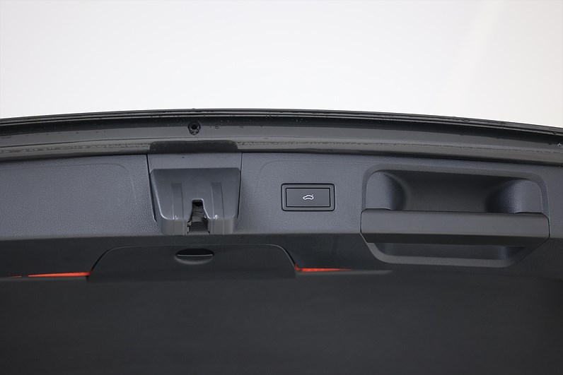 Volkswagen Passat 2.0 TDI SC 4M 200hk *Hjulkampanj!* R-Line