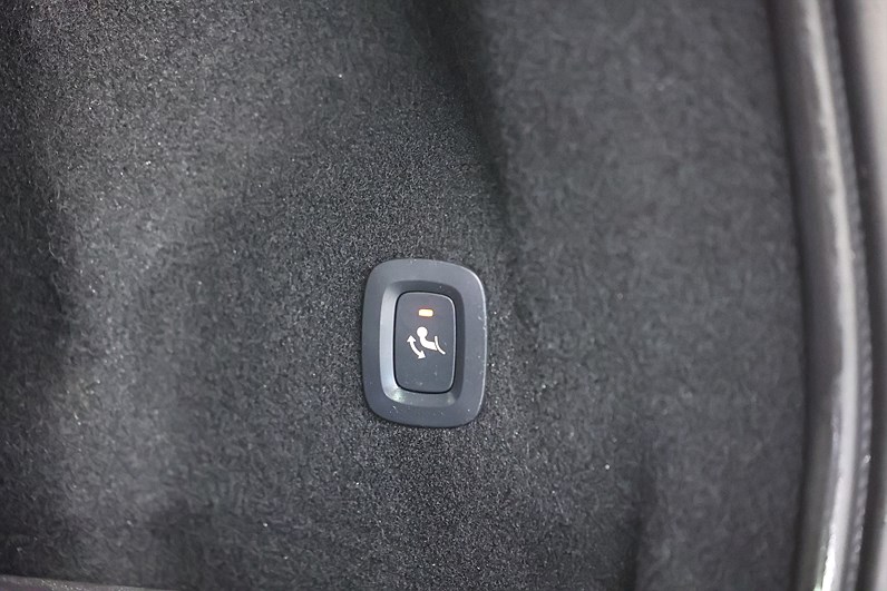 Volvo XC60 Recharge T8 AWD 456hk Plus Dark Pano 360 Drag