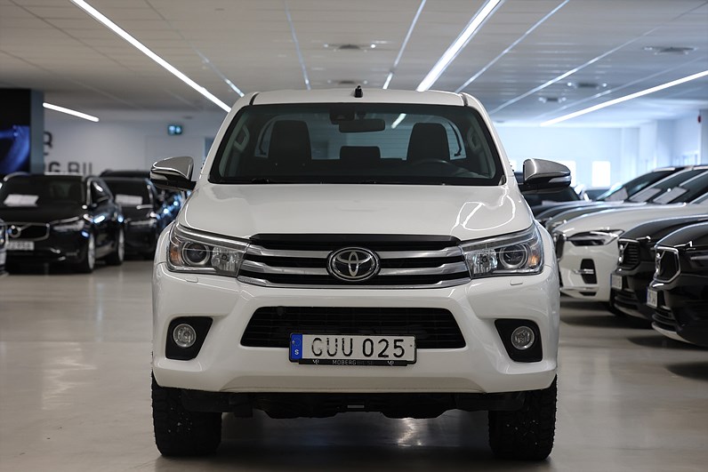 Toyota Hilux 2.4 AWD 150hk Drag B-kamera Värmare Skinn MOMS