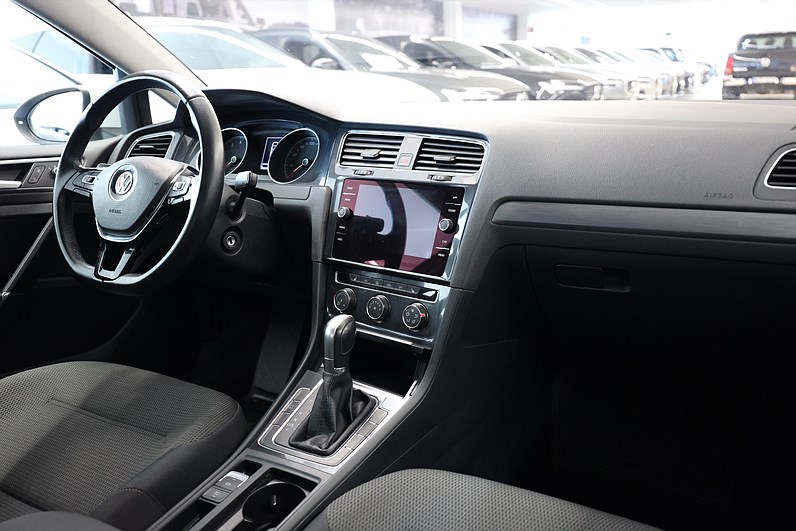 Volkswagen Golf 5-dörrar 1.0 TSI 110hk R-Line Base CarPlay