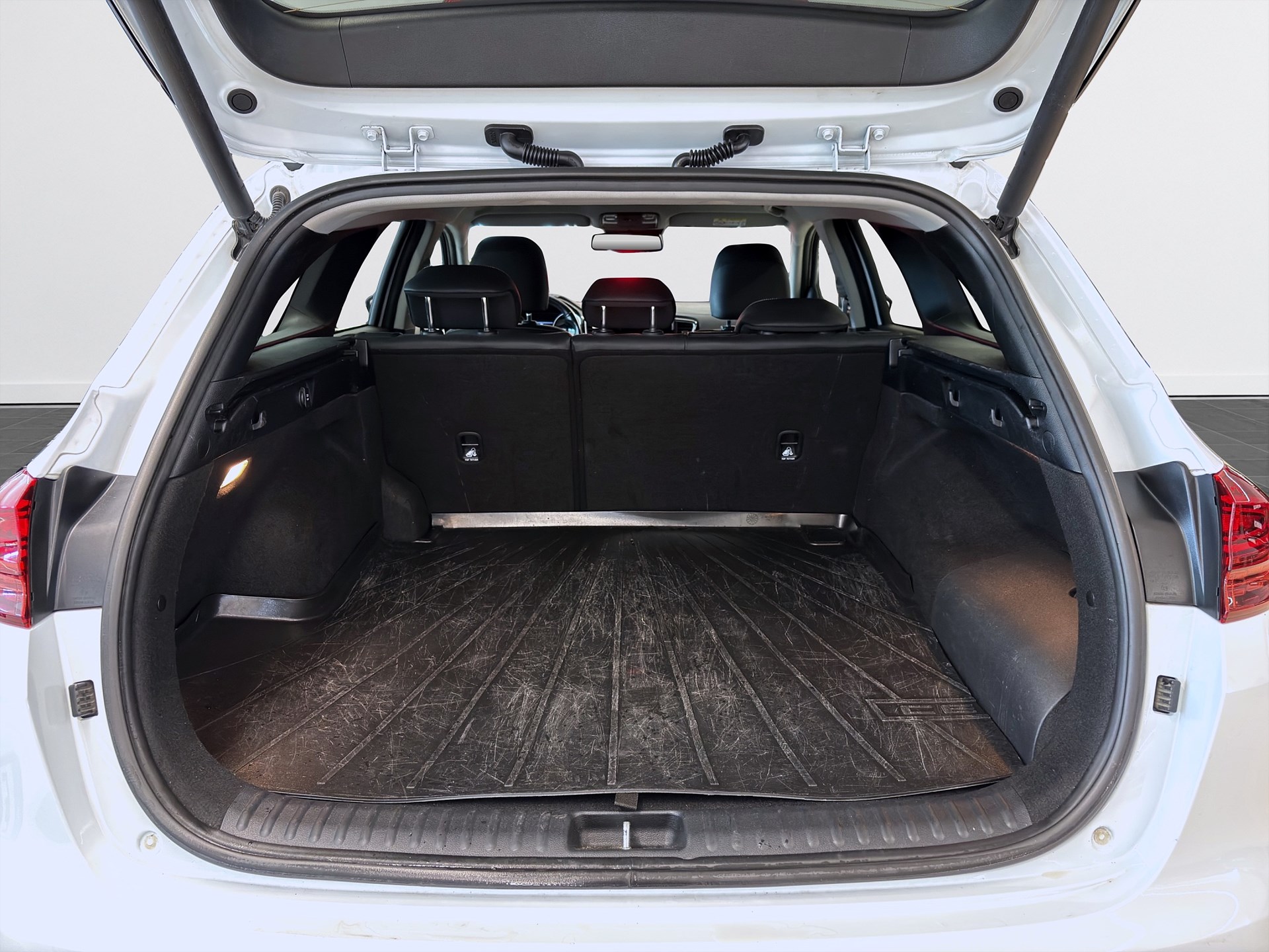 Kia Ceed SW Plug-in Hybrid 141hk Helg på Moberg! Advance B-Kamera Navi Keyless