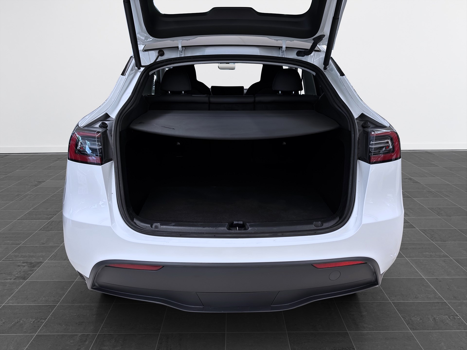 Tesla Model Y Long Range 514hk Helg på Moberg! Pano Läder Navi B-Kamera