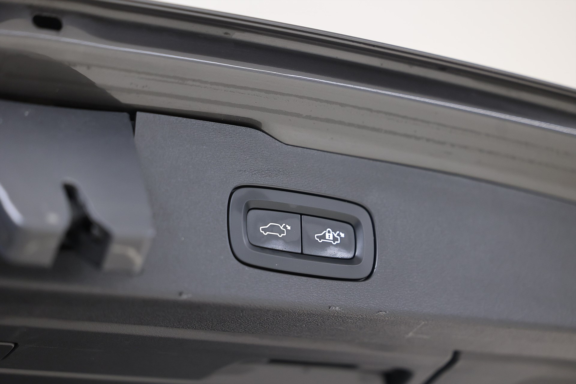 Volvo V60 Recharge T6 AWD 350hk Core Bright Skinn Drag