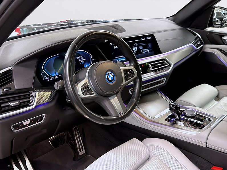BMW X5 xDrive45e iPerformance 394hk Helg på Moberg! M-Sport Pano Navi Drag