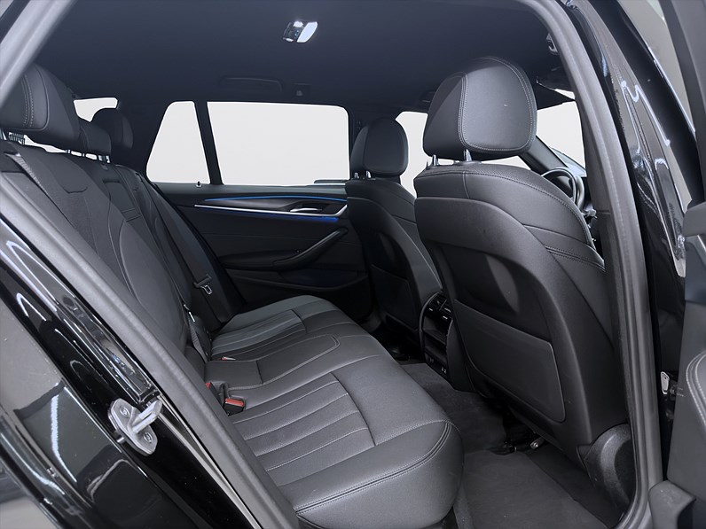 BMW 530e xDrive Touring 292hk M Sport Läder Drag B-Kamera