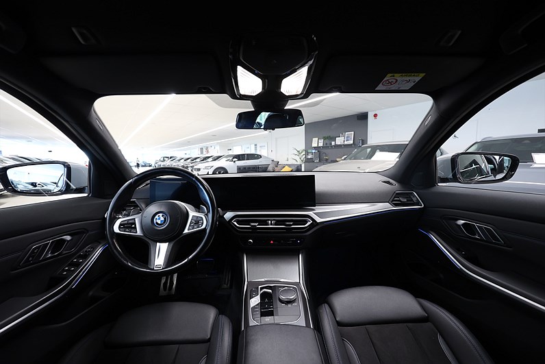 BMW 330e xDrive Touring M Sport Individual Shadow Line Drag Carplay