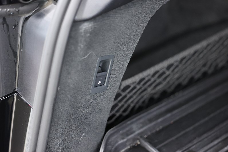 Audi A6 Avant 55 TFSI e Q S Line Svart Optik Drag Cockpit MOMS