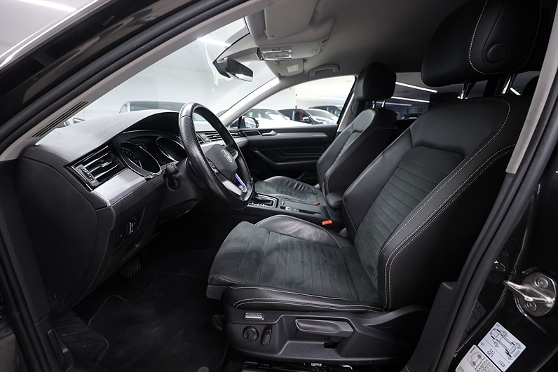 Volkswagen Passat SC 1.4 TSI 218hk *Hjulkampanj!* GTE Värmare Navi Drag MOMS