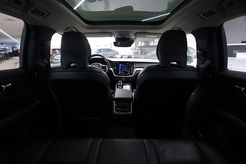 Volvo V60 B3 163hk Inscription H/K HUD Pano Massage 360 Drag