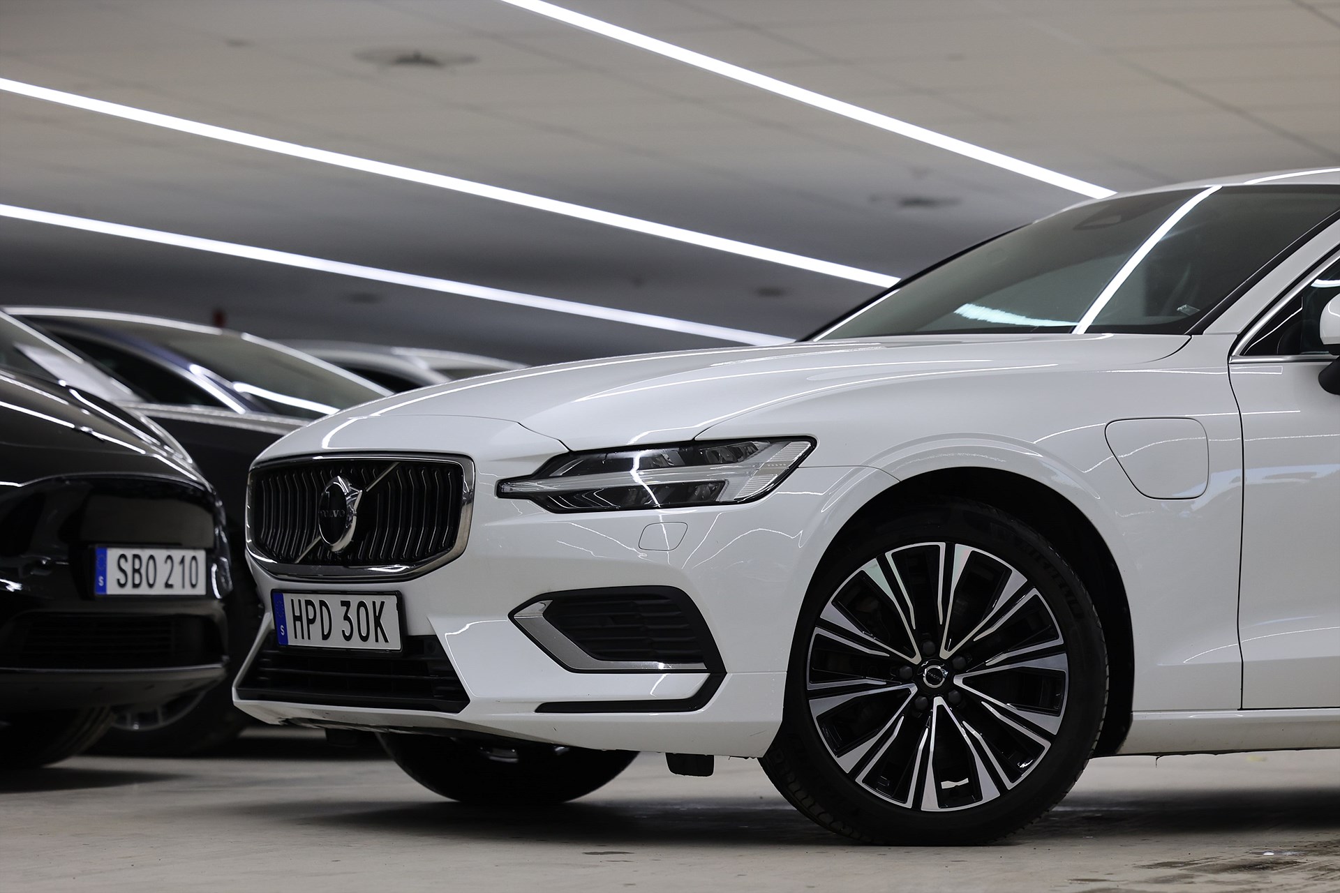 Volvo V60 Recharge T6 AWD 350hk Core Drag B-kamera Keyless