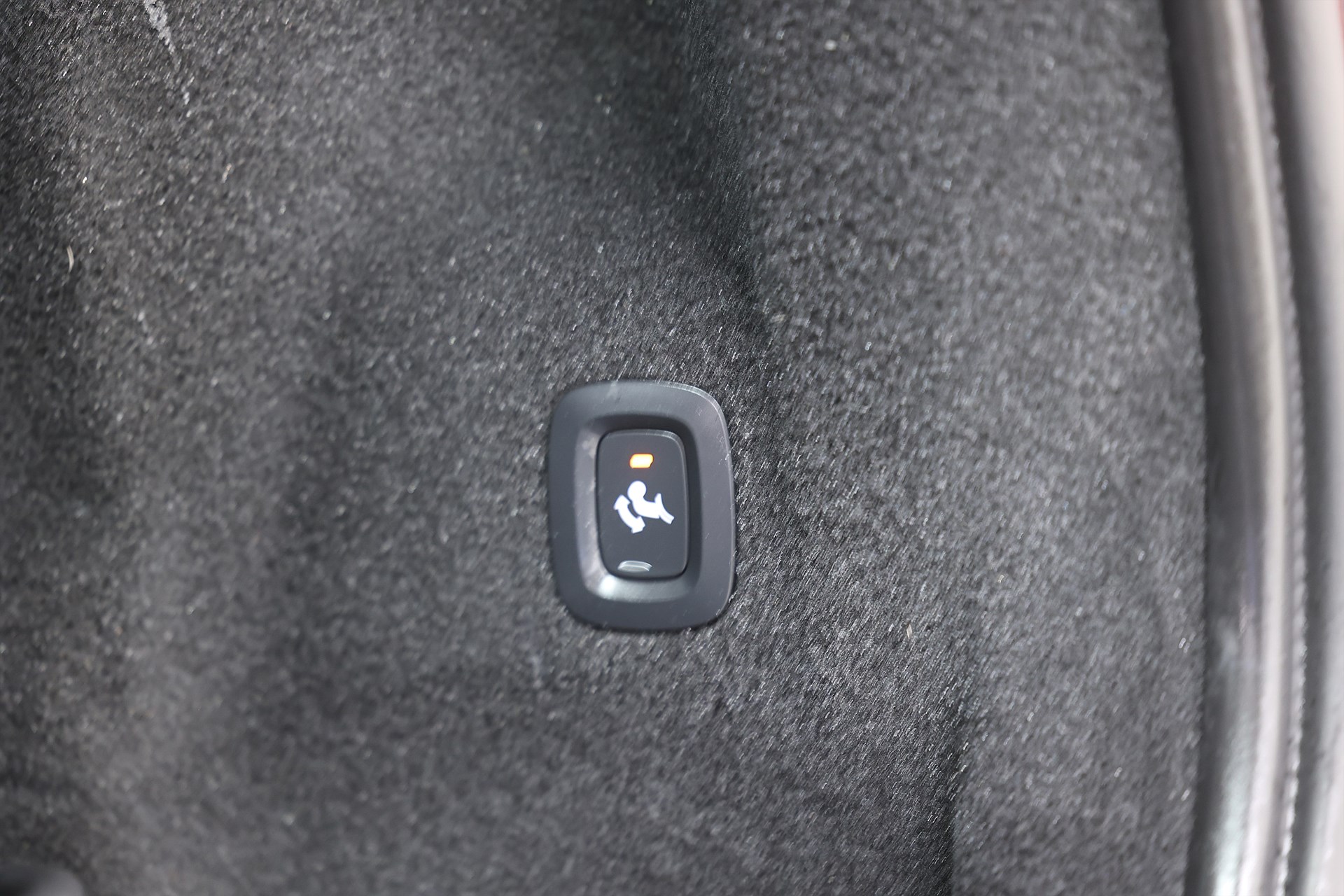 Volvo XC60 Recharge T6 AWD 340hk Momentum Pano Drag