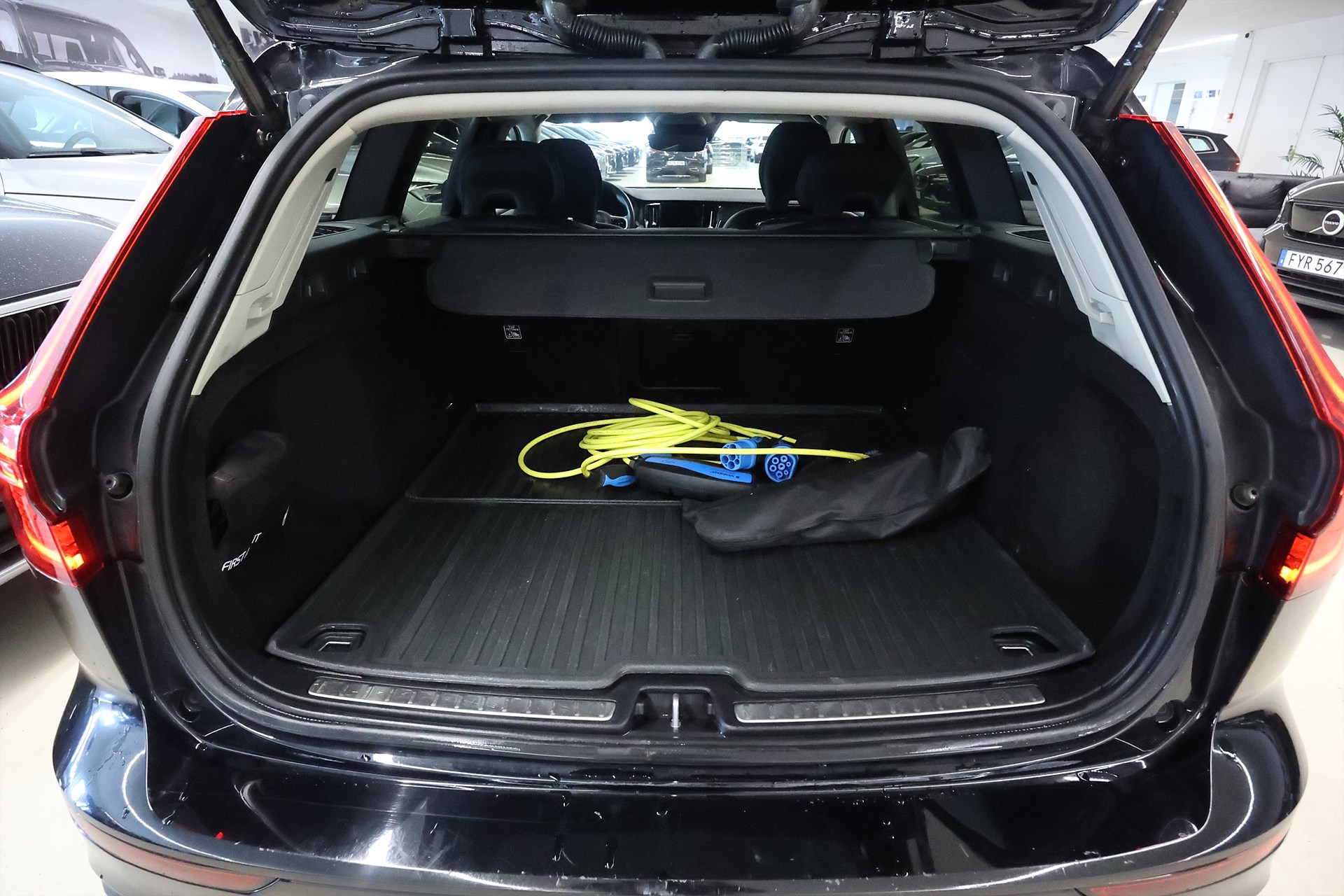 Volvo V60 Recharge T6 AWD 340hk Momentum Keyless CarPlay PDC