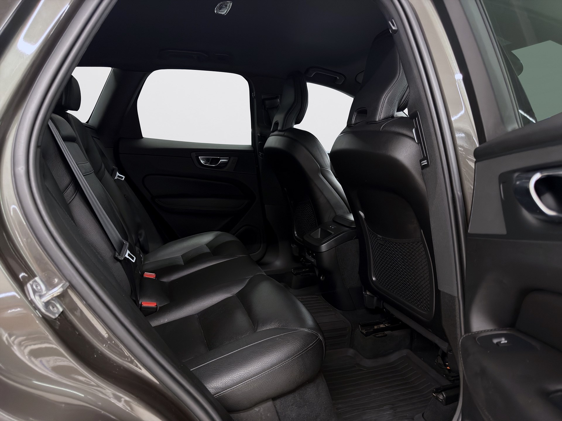 Volvo XC60 B4 AWD 197hk Momentum Adv Drag B-Kamera Läder