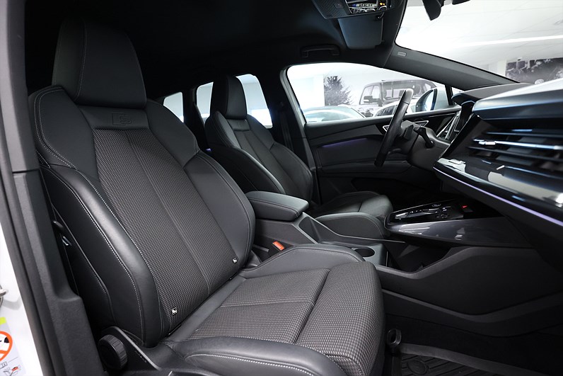 Audi Q4 40 e-tron S Line B-kamera Drag Adapth Farth Cockpit 82kWh