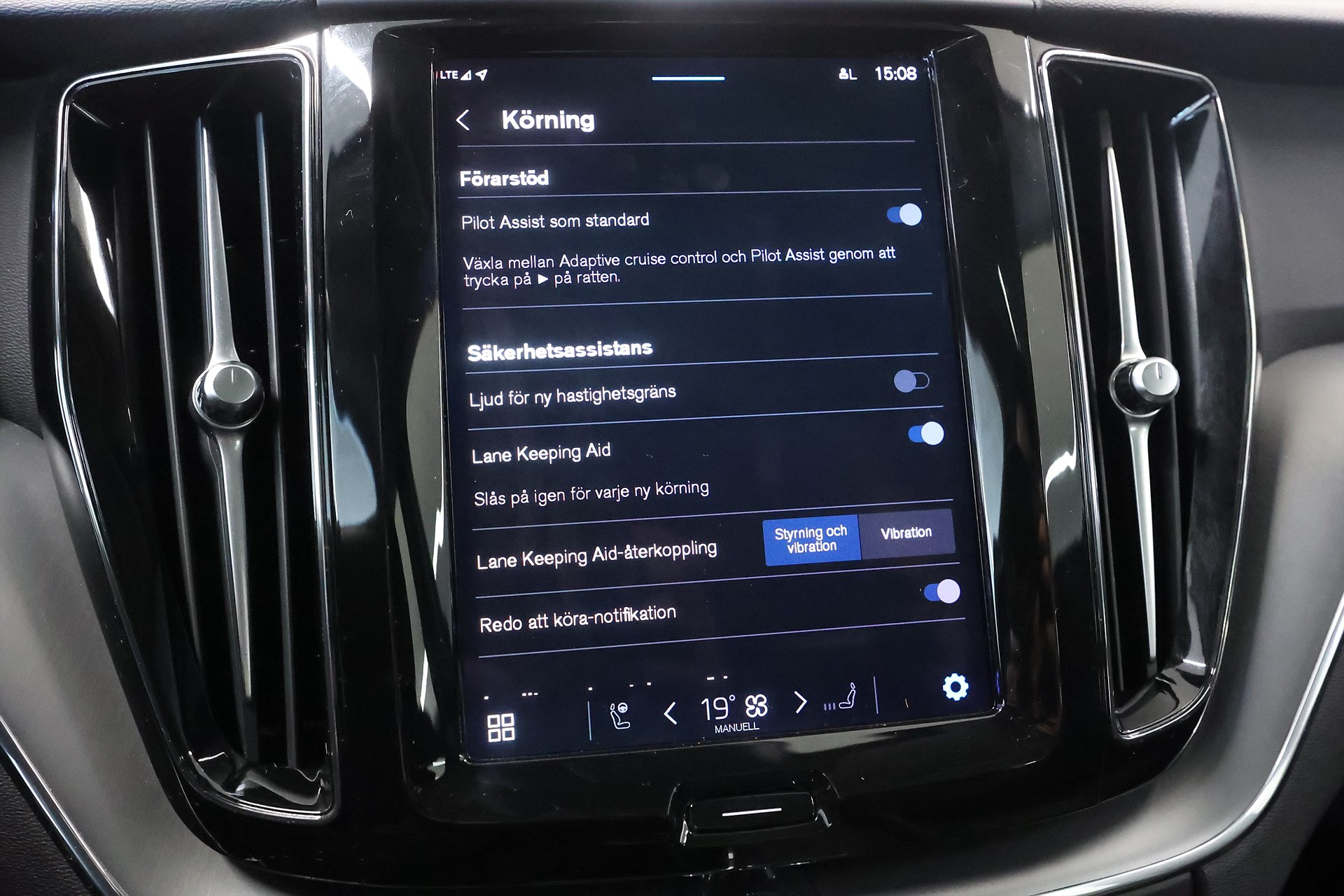 Volvo XC60 Recharge T6 AWD 350hk Core Pano Keyless Navi Drag