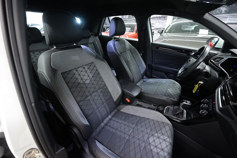Volkswagen T-Roc 2.0 TDI 150hk 4M R-Line Carplay Navi PDC