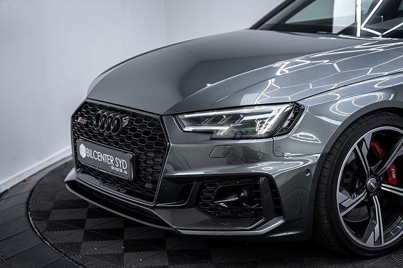 Audi RS4 2019 - miniatyr 2