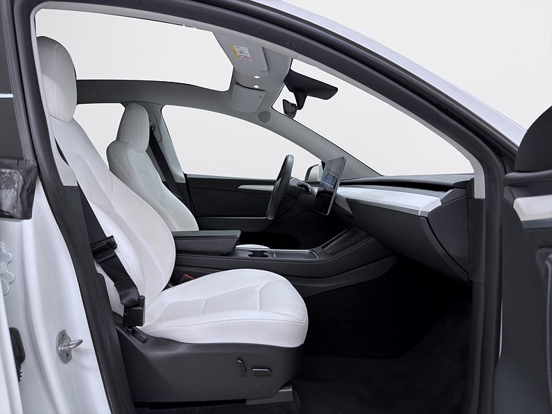 Tesla Model Y Long Range 514hk Pano Drag B-Kamera Läder MOMS