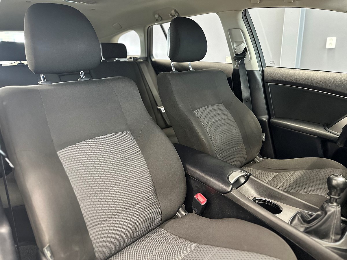 Toyota Avensis – bild 13