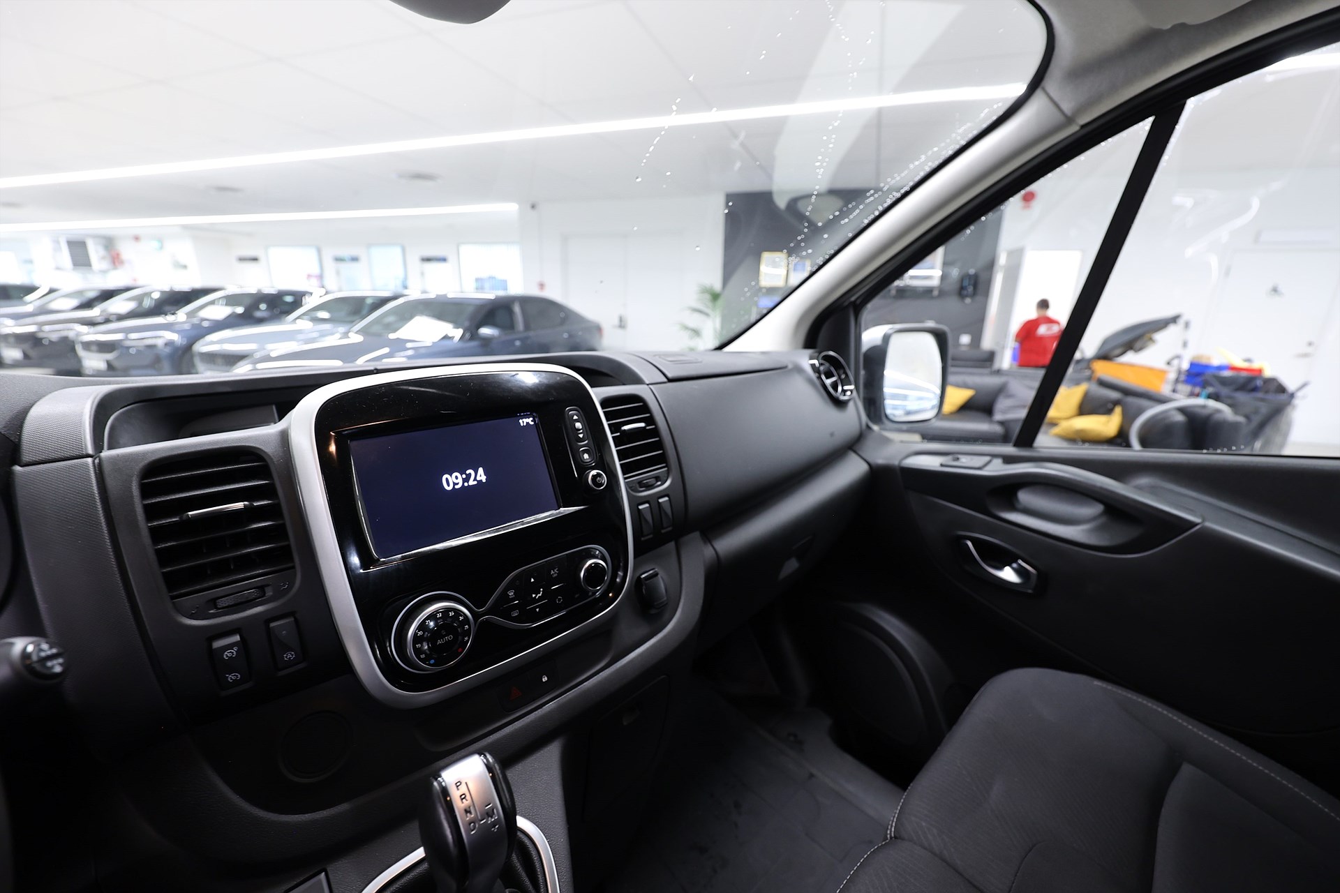 Renault Trafic 2.0 dCi EDC 145hk V-inrett Värmare