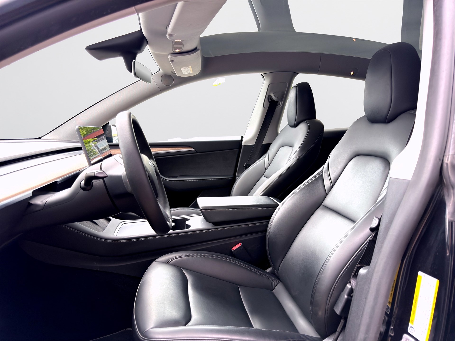 Tesla Model Y Long Range AWD 514hk Pano Läder Navi B-Kamera
