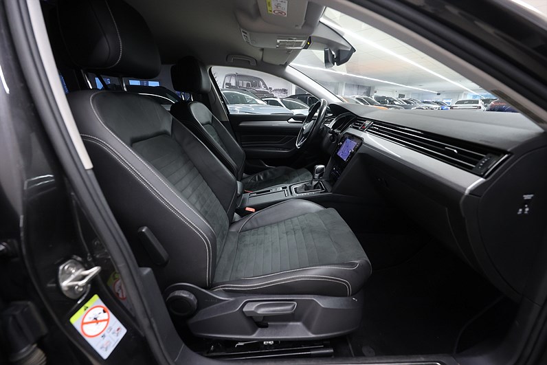 Volkswagen Passat SC 1.4 TSI 218hk *Hjulkampanj!* GTE Värmare Navi Drag MOMS