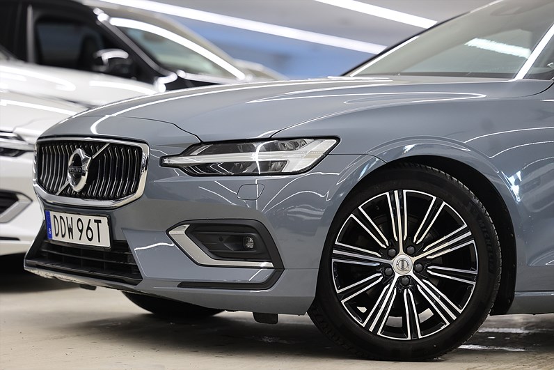 Volvo V60 B3 163hk Inscription H/K HUD Pano Massage 360 Drag