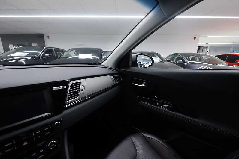 Kia Niro Hybrid 141hk Advance Plus B-kamera Navi Skinn