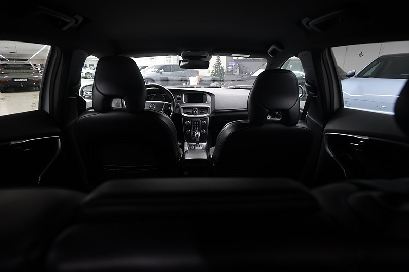 Volvo V40 D2 120hk R-Design PDC LED Farth Bluetooth