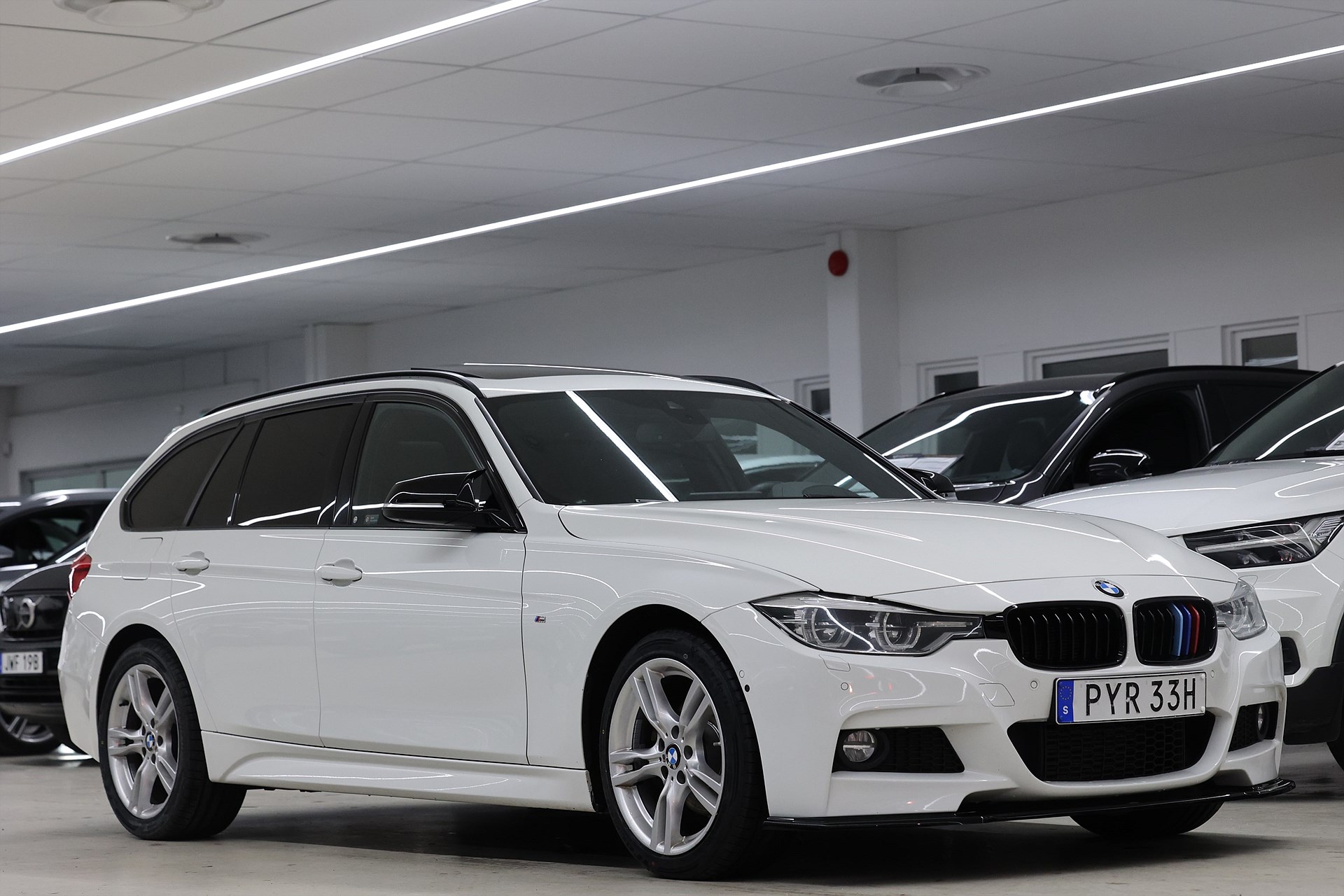 BMW 320d xDrive Touring 190hk *Hjulkampanj!* M Sport Pano HUD H/K Keyless Drag