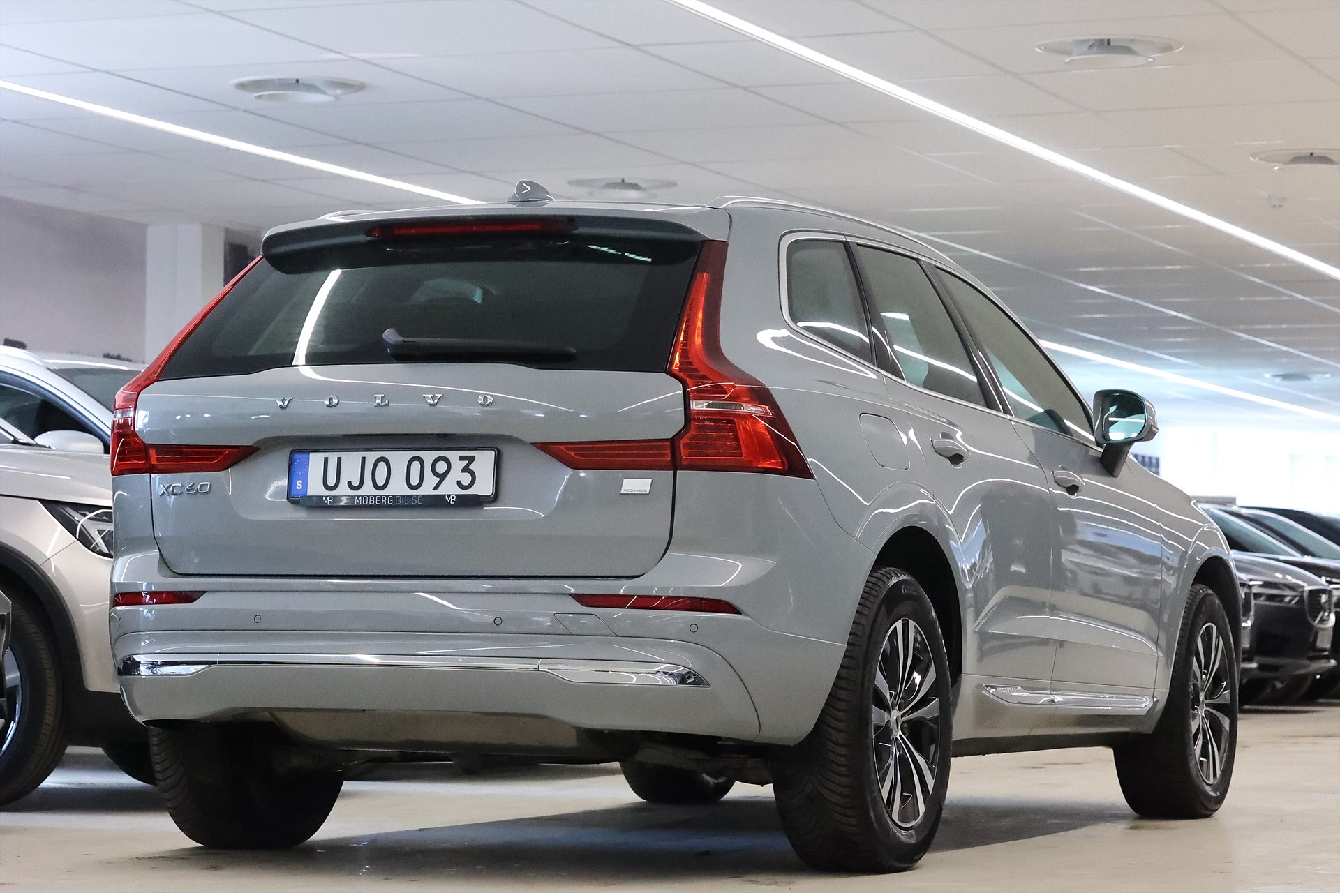 Volvo XC60 Recharge T6 AWD 350hk Core Pano Keyless Navi Drag