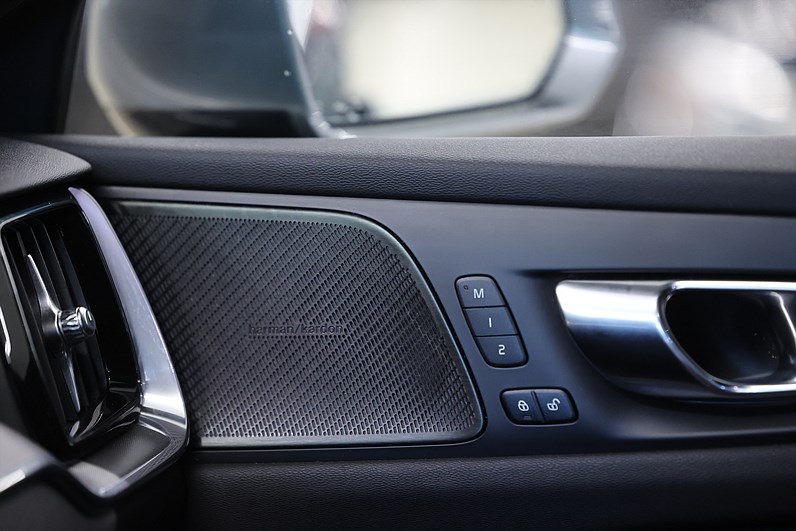 Volvo V60 T8 Twin Engine AWD 392hk Inscription H/K Värmare