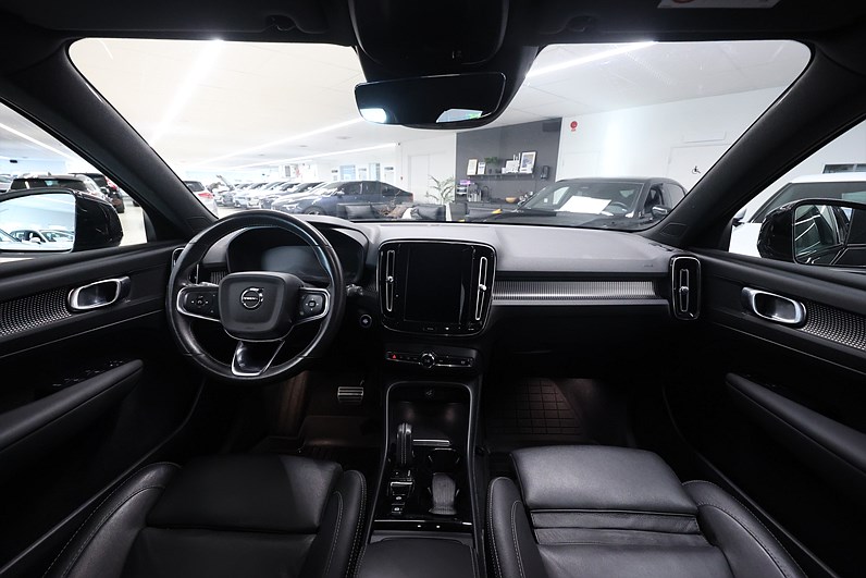 Volvo XC40 T2 129hk *Hjulkampanj!* R-Design Drag Navi VOC Keyless