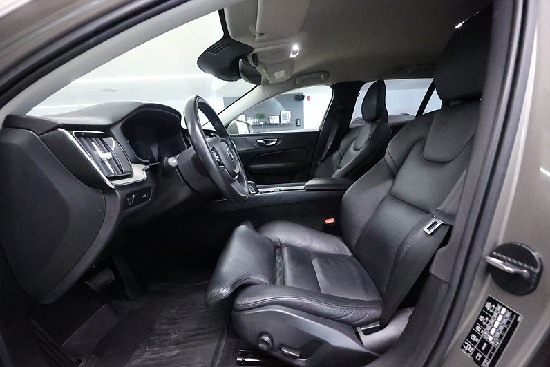 Volvo V60 Cross Country B4 AWD 197hk Momentum H/K Drag