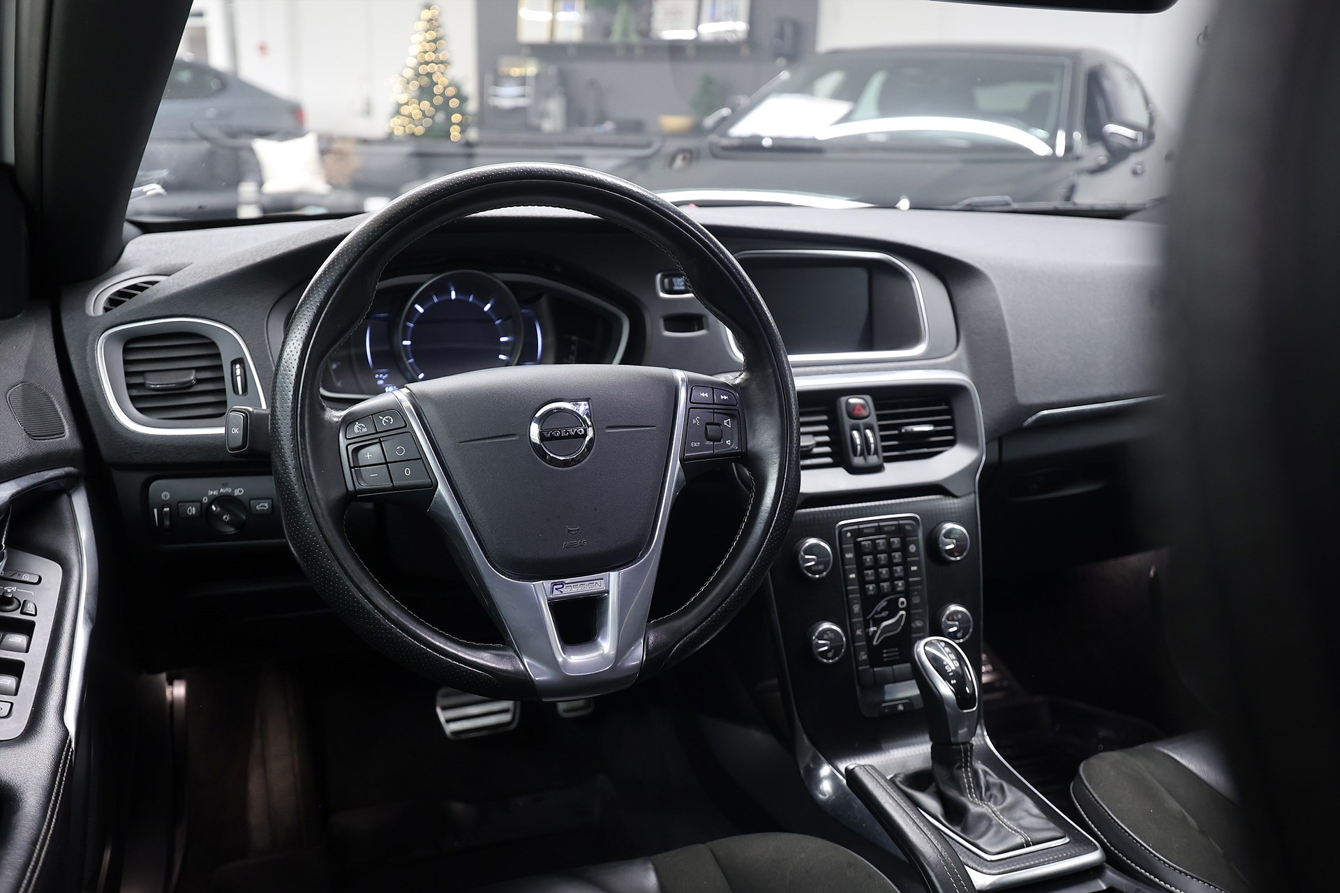 Volvo V40 D2 120hk R-Design PDC LED Farth Bluetooth