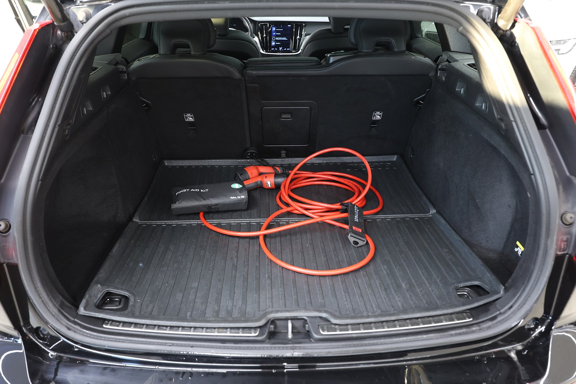 Volvo V60 Recharge T8 AWD 392hk R-Design Pano Drag Navi