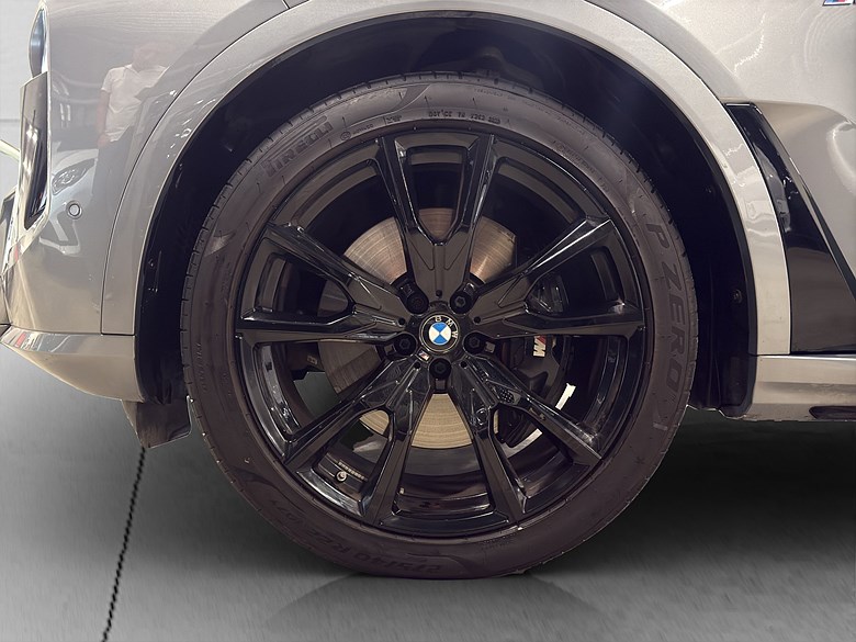 BMW X7 xDrive40d, M-Sport, 6 Sits, Pano, 360, MOMS 2024, grå – bild 23 av 25, begagnad hos Niber i Järfälla