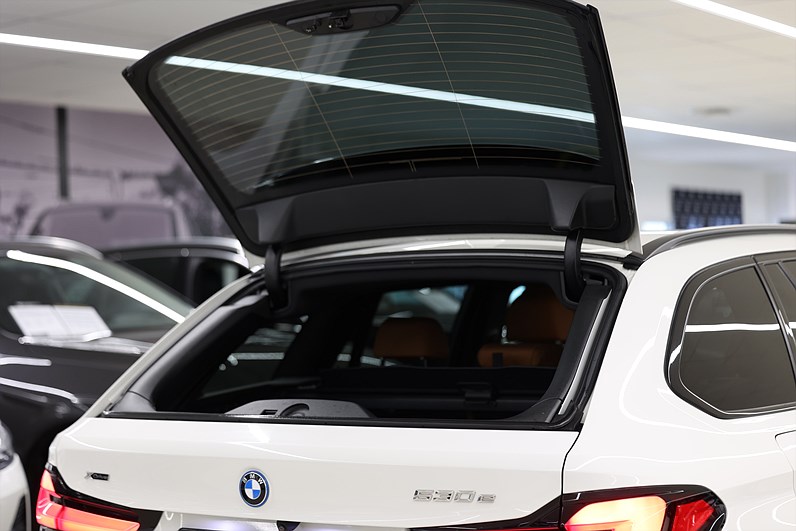 BMW 530e xDrive M-Sport B-Kamera HiFi Skinn Keyless Display key MOMS