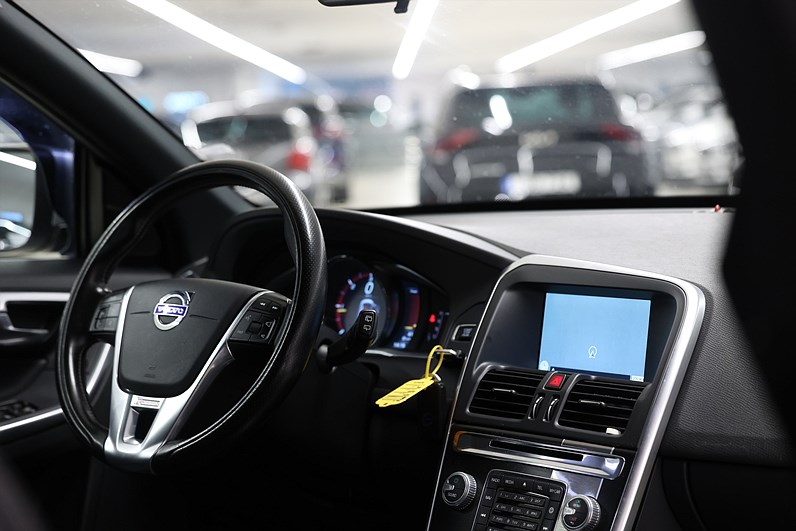 Volvo XC60 D4 190hk *Hjulkampanj!* R-Design Navi PDC Drag Värmare Drag