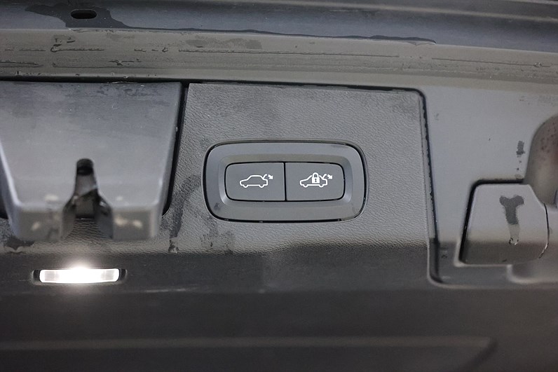 Volvo XC60 Recharge T8 AWD 456hk Ultimate Black Edt H/K 360 HUD Massage