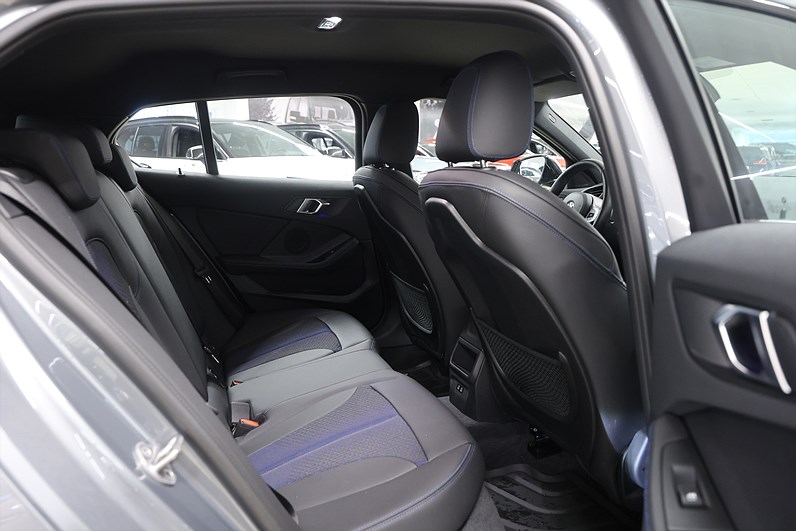 BMW 118i 136hk M Sport Shadow PDC CarPlay Navi