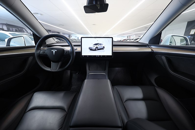 Tesla Model Y Standard Range 299hk Pano Läder Navi Drag B-Kamera
