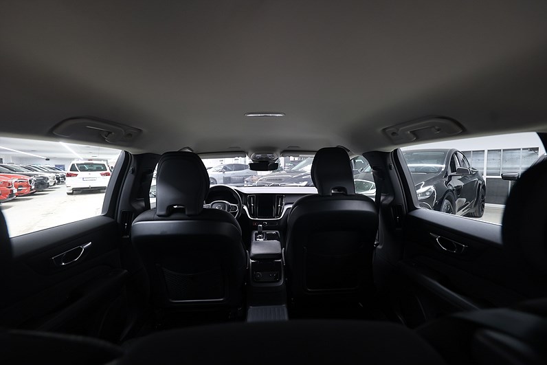 Volvo V60 Recharge T6 AWD 350hk Core Drag B-kamera Keyless