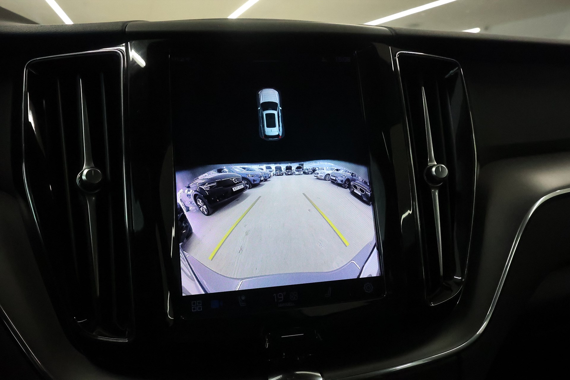 Volvo XC60 Recharge T6 AWD 350hk Core Pano Keyless Navi Drag