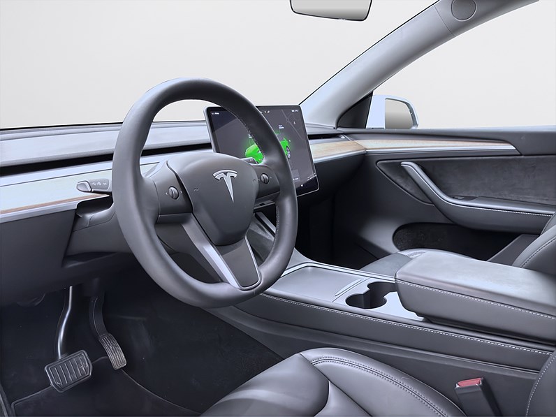 Tesla Model Y Long Range 514hk Helg på Moberg! Pano Läder Navi B-Kamera